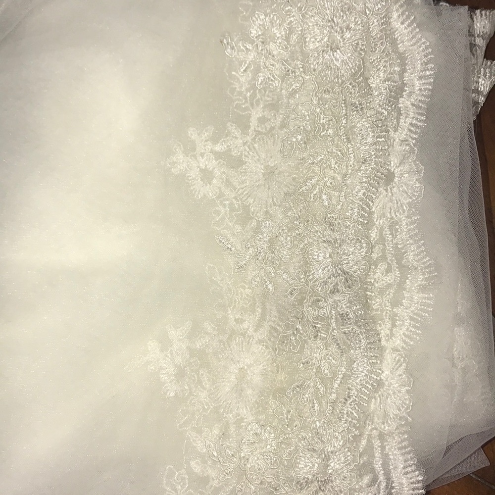 New Beautiful soft cathedral veil - Picture 6 of 6